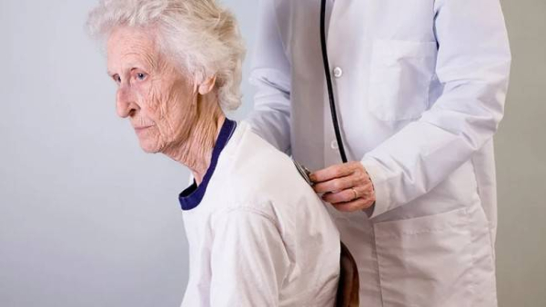 Как поддержать здоровье позвоночника в пожилом возрасте