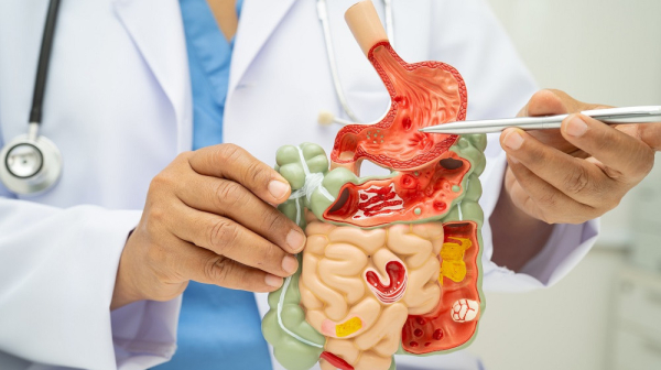 Гастроэнтеролог указала на более чем двукратный рост риска развития рака желудка у курильщиков